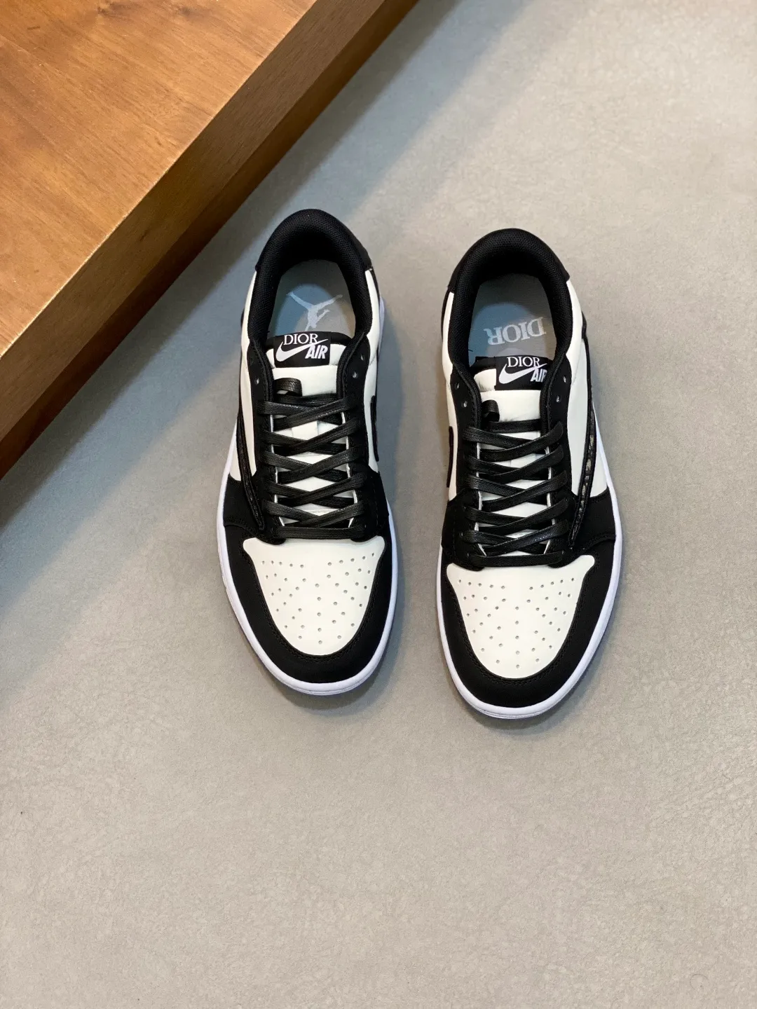 Men's shoes 💰700 [Dior-AIR] Dior co-branded model - high-end quality original single casual sports sneakers - upper: 🔝 silk calfskin, toe punching technology, tongue, brand cloth label, heel. embroidered brand logo - lining: brand canvas - outsole: original TPR·rubber·two-color molded outsole -super high quality control·fine workmanship·prominent (high-end·luxury·grade) -Size: 39-44 (38, 45, 46, can be customized)